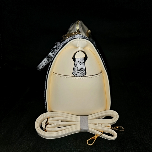 Faux snake style purse - Picture 2 of 3